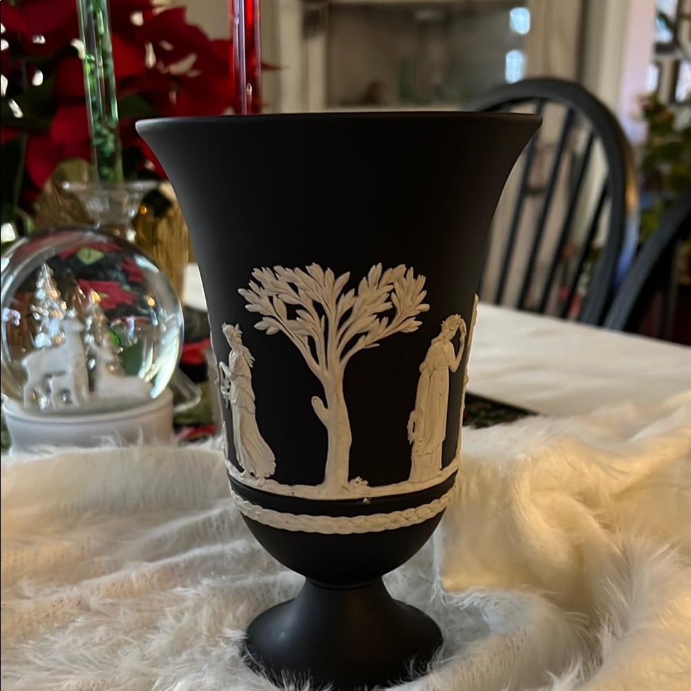 Wedgwood Black Jasper and White Neoclassical Decorative Vase with Tree Motif